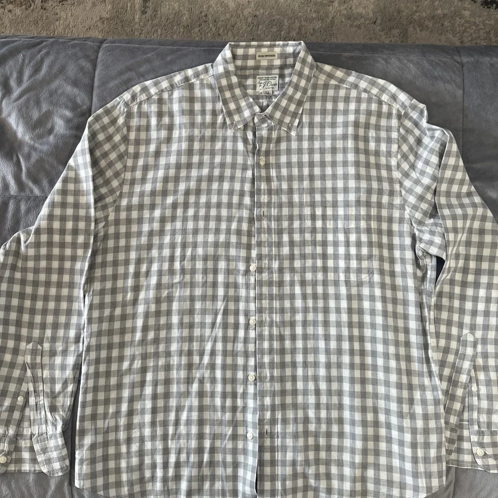 J. Crew Classic Secret Wash Size XL Mens Gray White Check‎ Button Down Shirt